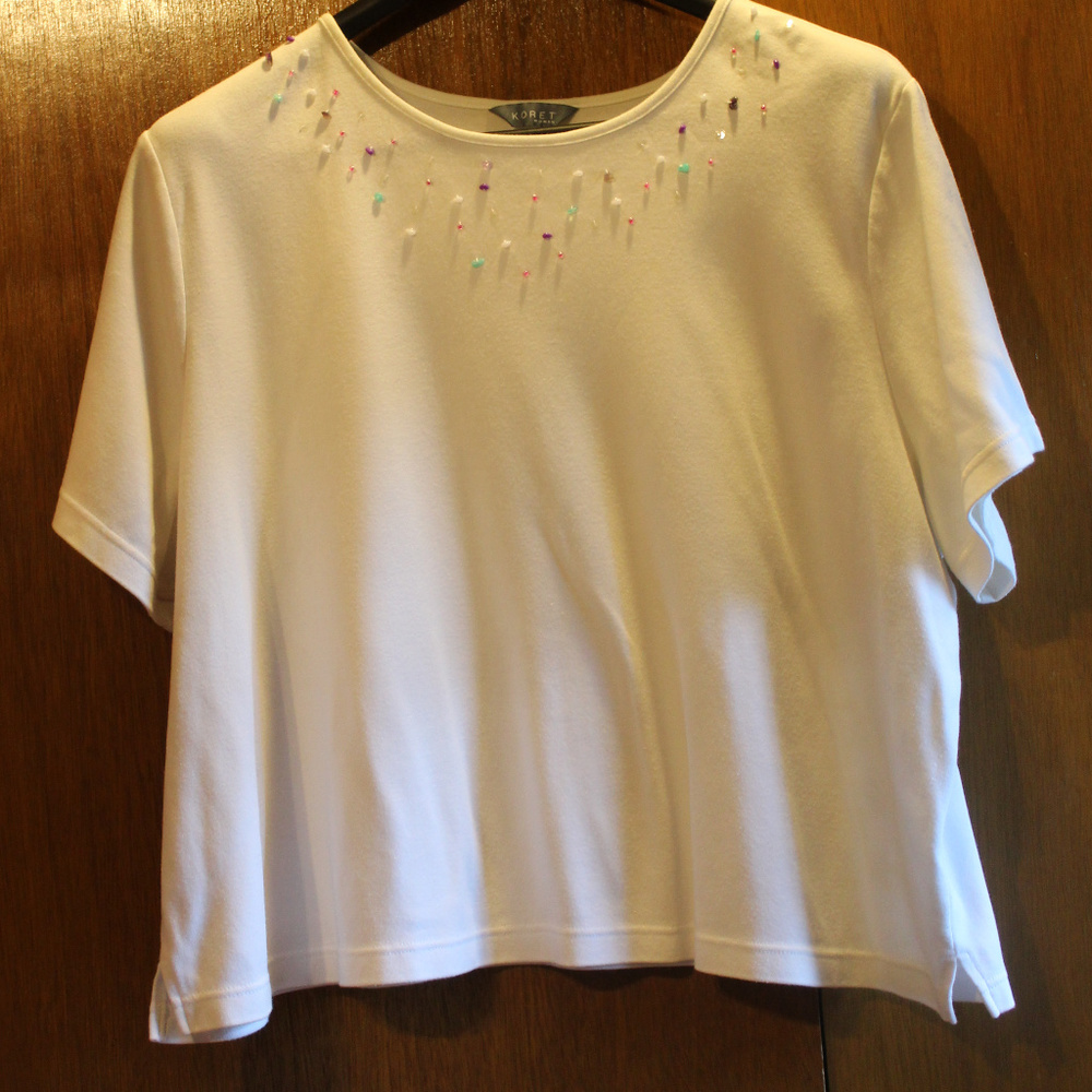 Koret 2X White t-shirt with rock and bead details